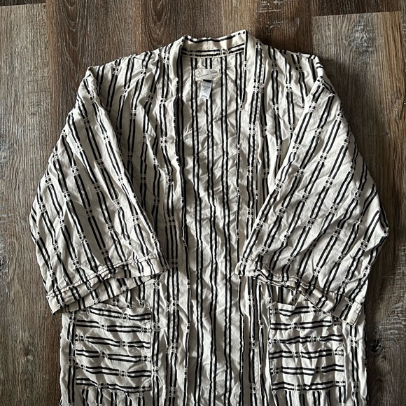 Universal Thread Kimono - Picture 1 of 5